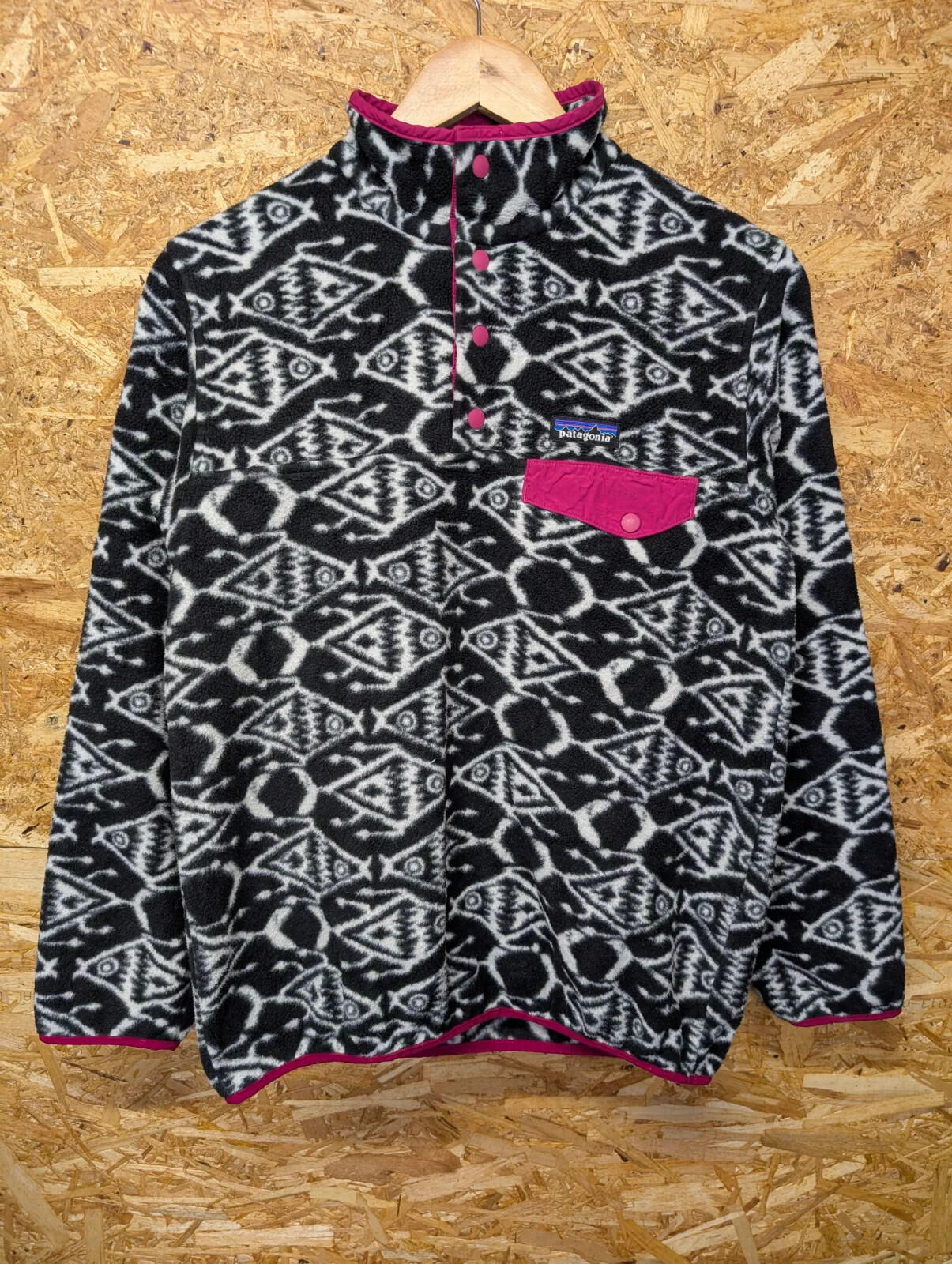 Patagonia Fleece Pullover Women XS Black White Pink Synchilla Geometric Snap-T